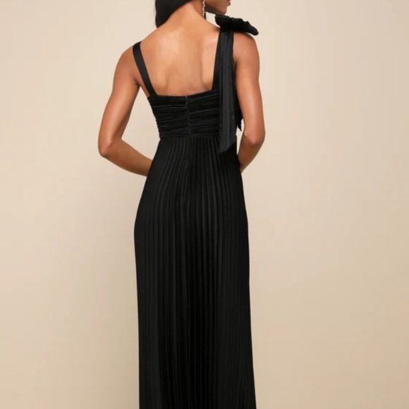 Gorgeous Purpose Black Satin Pleated Sleeveless Bow Maxi Dress - Picture 4 of 4